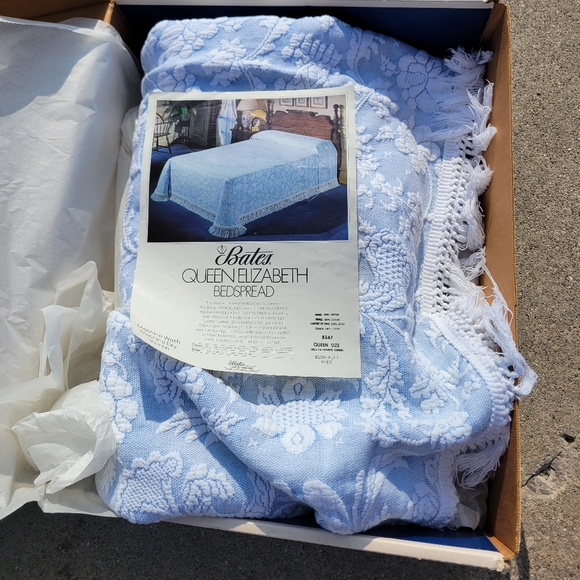 VTG Bates Queen Elizabeth Vintage blue White Double Medallion Center Fringed Bed - Picture 1 of 12